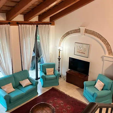 3 Bedrooms With Garden In A Residential Setting