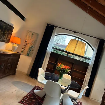 3 Bedrooms With Garden In A Residential Setting Lägenhet Villa Cameroni