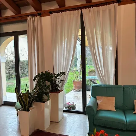 3 Bedrooms With Garden In A Residential Setting Lägenhet Villa Cameroni